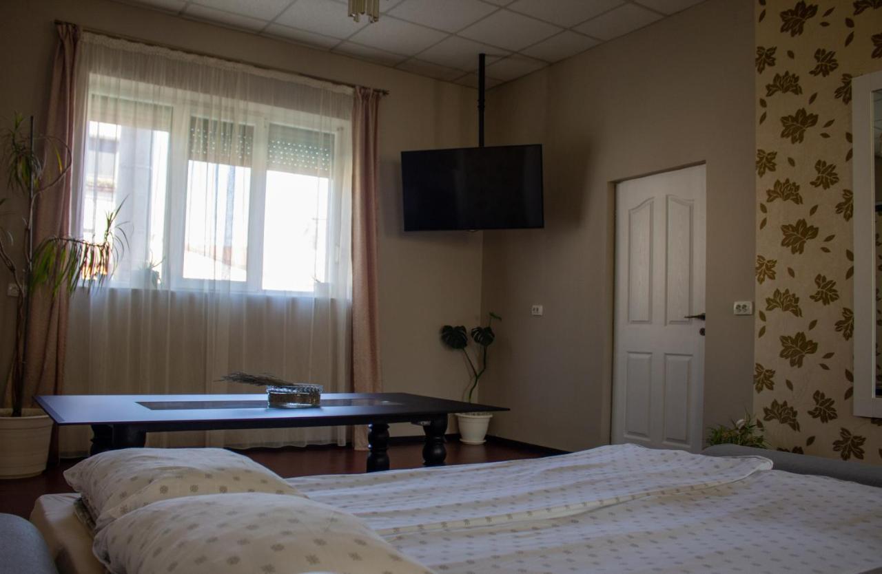 Yox Apartment 1 Oradea Exterior photo